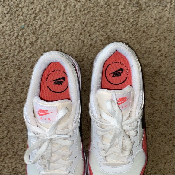 Women’s Nike air size 9 red white black - Picture 5 of 6